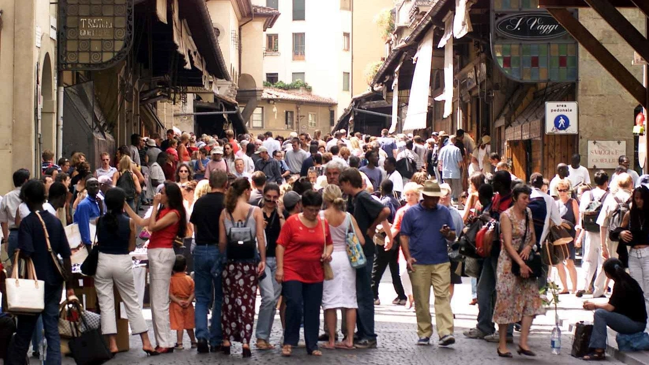 Turismo per le feste di Pasqua sul Ponte Vecchio a Firenze, un appuntamento fisso