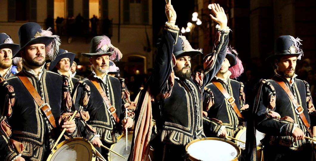 https://www.lanazione.it/image-service/view/acePublic/alias/contentid/OWI2YTBhMjYtMGQ5YS00/0/corteo-storico-e-giostra-della-rivincita-sabato-e-domenica-rivoluzionata-la-viabilita.jpeg?f=1.90:1&w=1200