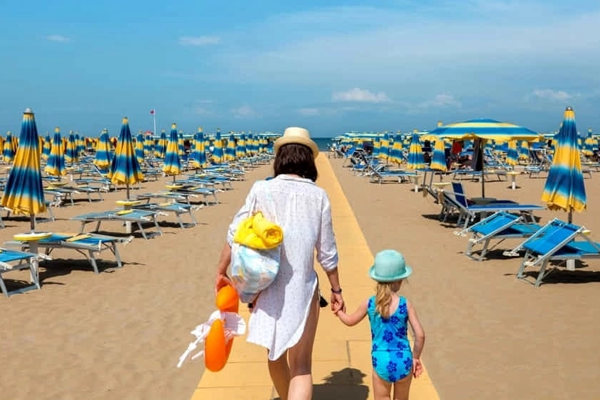 SPIAGGE-TURISMO-TURISTI-2