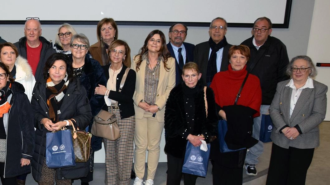 Il saluto del personale in quiescenza con il direttore generale dell’Azienda ospedaliero-universitaria Senese Antonio Barretta Il saluto del personale in quiescenza con il direttore generale dell’Azienda ospedaliero-universitaria Senese Antonio Barretta