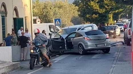 Alcune delle macchine coinvolte nel maxi incidente di ieri lungo la Sarzanese Alcune delle macchine coinvolte nel maxi incidente di ieri lungo la Sarzanese