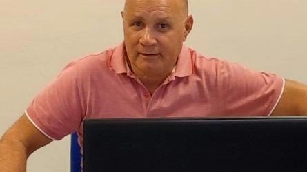 Il poliziotto Giuseppe Dattilo annuncia il suo pensionamento dopo una lunga carriera nella Polizia, ricordando con gratitudine le tappe e le sfide affrontate, e ringraziando coloro che lo hanno sostenuto lungo il cammino. Il poliziotto Giuseppe Dattilo annuncia il suo pensionamento dopo una lunga carriera nella Polizia, ricordando con gratitudine le tappe e le sfide affrontate, e ringraziando coloro che lo hanno sostenuto lungo il cammino.