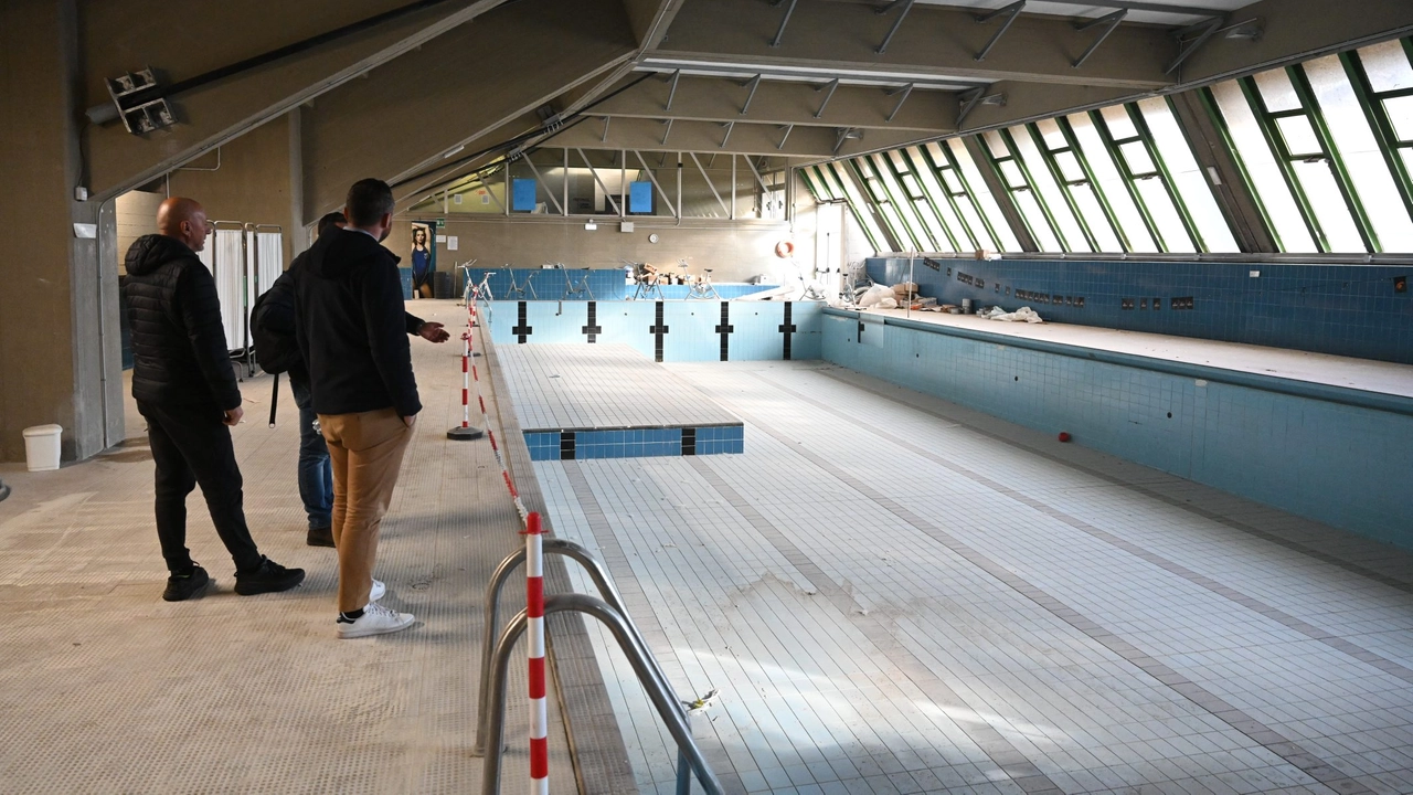 La piscina del palasport chiusa da anni nonostante i soldi spesi (Alcide) La piscina del palasport chiusa da anni nonostante i soldi spesi (Alcide)