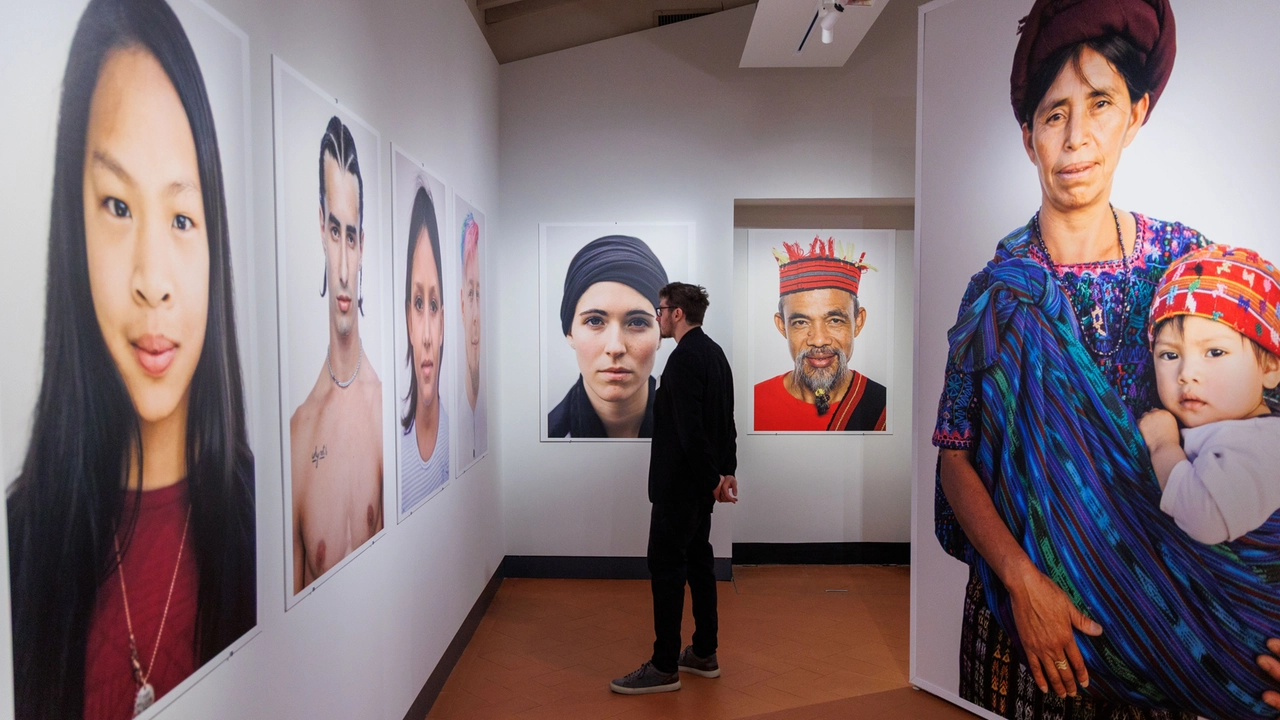 Pisa, la “Razza Umana” di Oliviero Toscani a Palazzo Blu