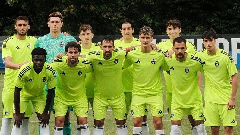 La formazione del Pisa che è scesa in campo all’inizio dell’amiche contro la Pro Vercelli che ha messo la parola fine sul ritiro a Morgex (foto Pisa SC) La formazione del Pisa che è scesa in campo all’inizio dell’amiche contro la Pro Vercelli che ha messo la parola fine sul ritiro a Morgex (foto Pisa SC)