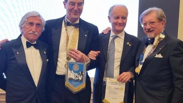 I rappresentanti dei due sodalizi del Rotary in occasione del centenario del club romano I rappresentanti dei due sodalizi del Rotary in occasione del centenario del club romano
