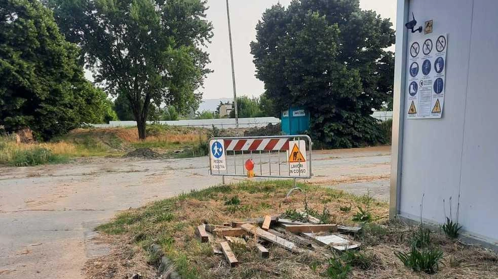 Le fotografie scattate dai cittadini di San Paolo mostrano un cantiere praticamente fermo, senza avanzamento delle opere Le fotografie scattate dai cittadini di San Paolo mostrano un cantiere praticamente fermo, senza avanzamento delle opere