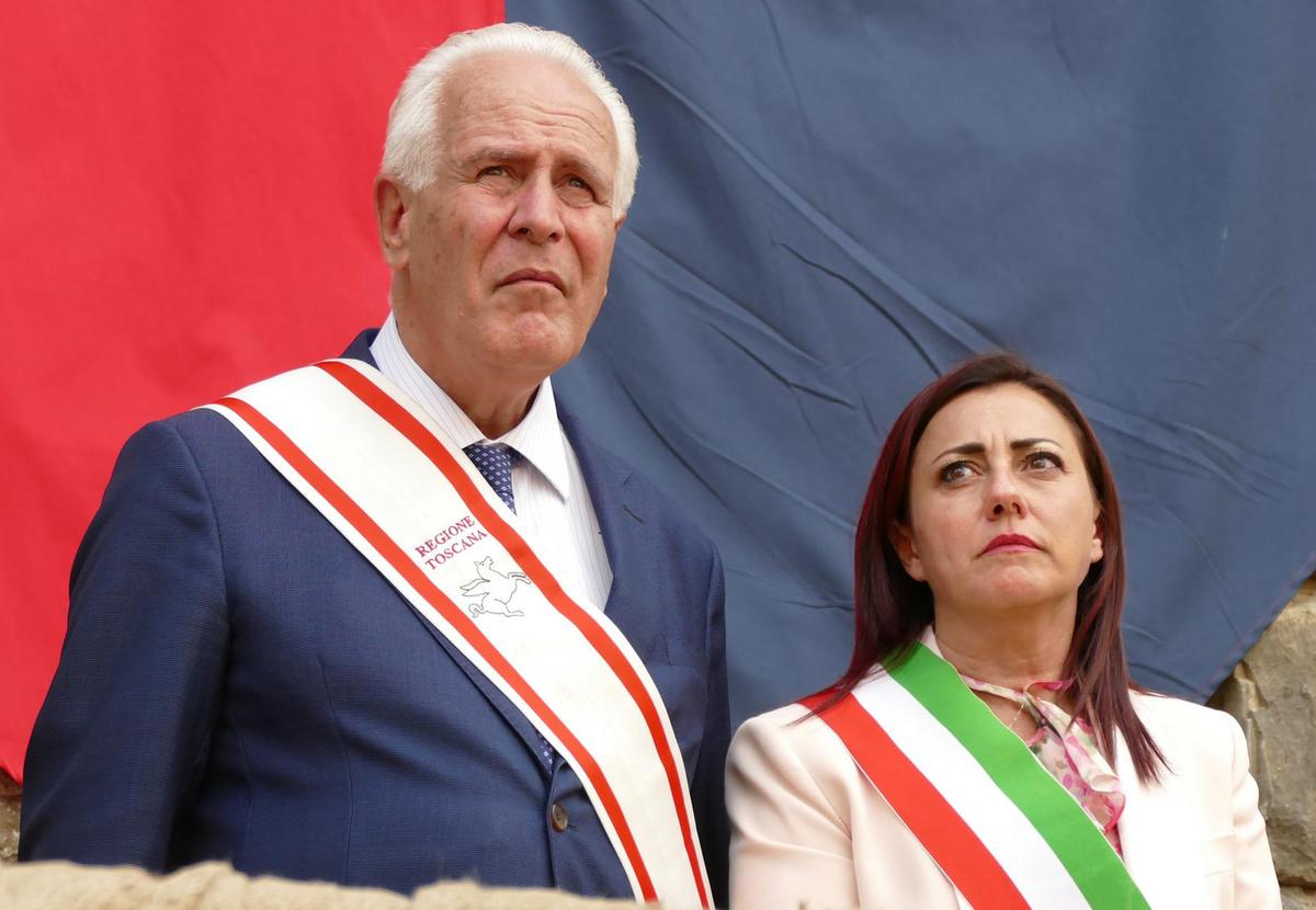 la controffensiva ceccarelli il pd chiede un posto in giunta i sindaci chienni e casini in pole