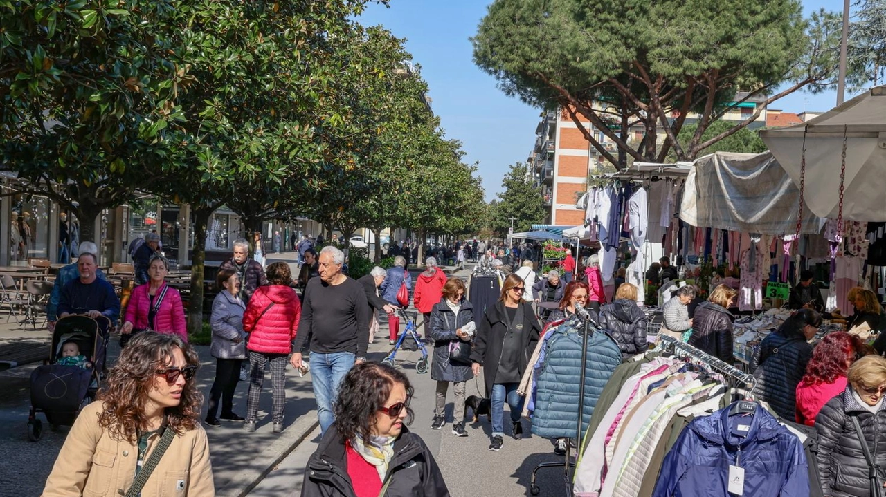 Il mercato del sabato in piazza Togliatti sta per cambiare in maniera radicale