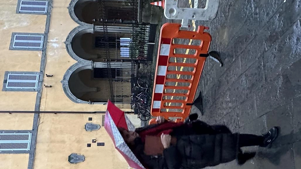 La chiusura immediata della Biblioteca Statale è scattata dopo una segnalazione fatta dalla Soprintendenza (foto Alcide) La chiusura immediata della Biblioteca Statale è scattata dopo una segnalazione fatta dalla Soprintendenza (foto Alcide)