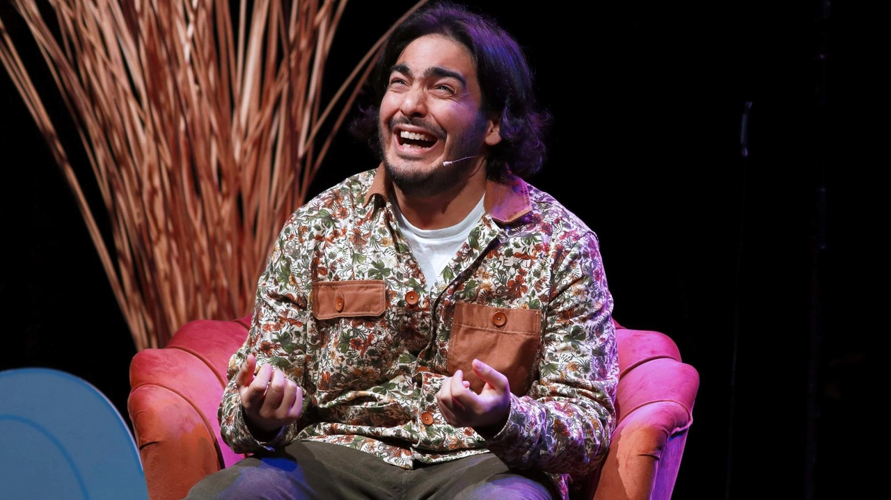 Max Angioni porta il suo ‘Anche meno’ al Teatro Verdi, sul palco stasera alle 20.45