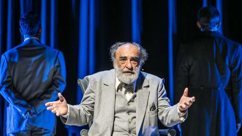Si comincia con ’La coscienza di Zeno’ di Italo Svevo per la regia di Paolo Valerio, in scena da mercoledì 16 a domenica 20 ottobre Si comincia con ’La coscienza di Zeno’ di Italo Svevo per la regia di Paolo Valerio, in scena da mercoledì 16 a domenica 20 ottobre