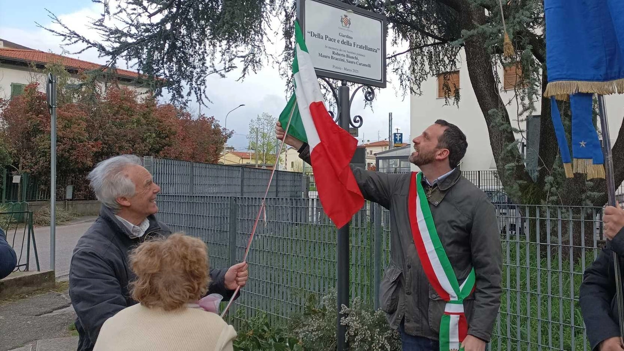 È dedicata ai bambini Roberto Bianchi, Mauro Braccini e Sauro Caramelli che vi persero la vita per lo scoppio di un ordigno nel 1945