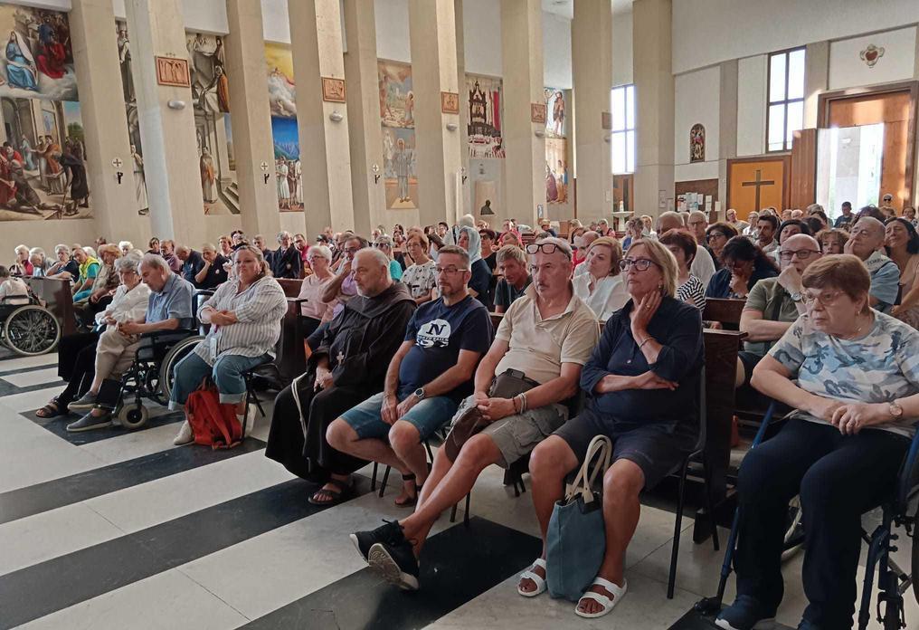 Tra preghiere e testimonianze di sofferenza. Va in scena il Giubileo dedicato agli ammalati Tra preghiere e testimonianze di sofferenza. Va in scena il Giubileo dedicato agli ammalati