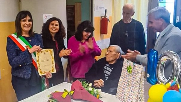 L'assessore Bonanno con il signor Antonino L'assessore Bonanno con il signor Antonino