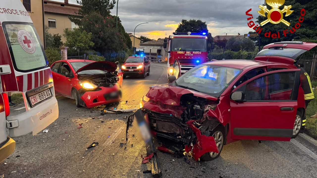 I mezzi coinvolti nell'incidente stradale sulla Flaminia I mezzi coinvolti nell'incidente stradale sulla Flaminia