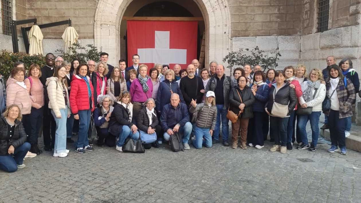 La delegazione delle associazioni di volontariato di Montespertoli che sono andate sabato scorso. in Vaticano