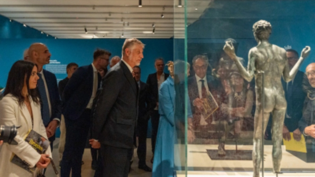 Dalla Toscana alla Germania: i bronzi di San Casciano dei Bagni a Berlino. Nella foto il ministro Giuli Dalla Toscana alla Germania: i bronzi di San Casciano dei Bagni a Berlino. Nella foto il ministro Giuli