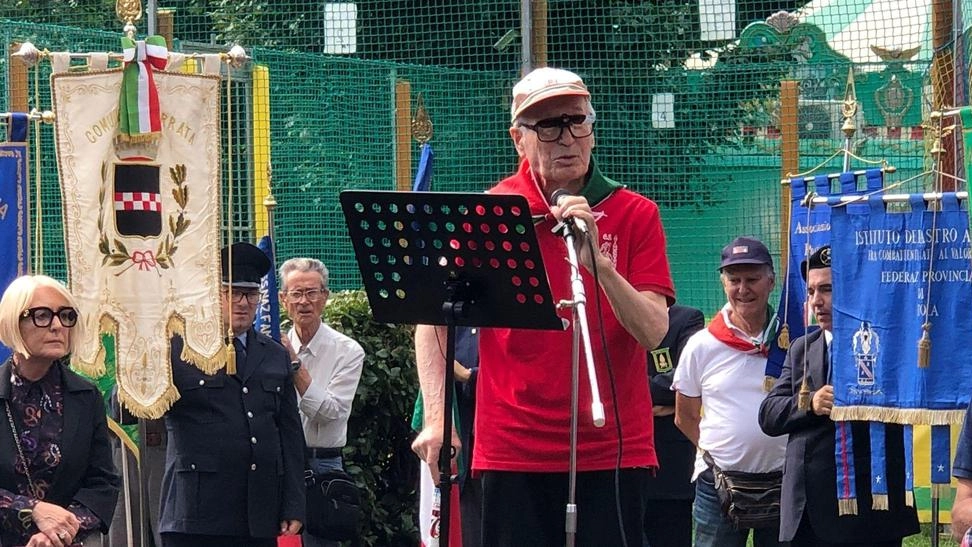 Deposta una corona di alloro al Monumento ai Caduti. "Fu la fine della paura dei proiettili e della fame" .