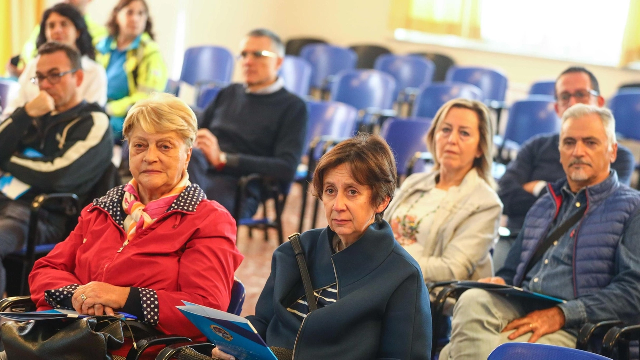 Porte aperte per l’open day all’Arciconfraternita empolese. L’obiettivo: trovare nuovi volontari . La testimonianza di Daniele: "Il tempo è una risorsa preziosa ma, se lo si vuole, alla fine si trova". Porte aperte per l’open day all’Arciconfraternita empolese. L’obiettivo: trovare nuovi volontari . La testimonianza di Daniele: "Il tempo è una risorsa preziosa ma, se lo si vuole, alla fine si trova".