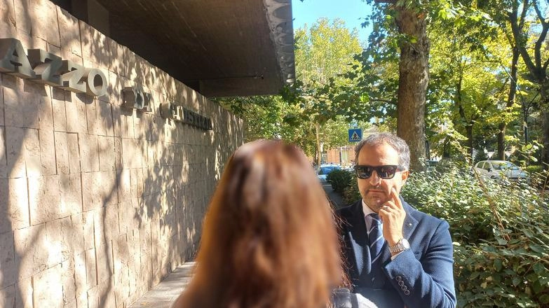 La donna vittima dei maltrattamenti fuori dal tribunale con il suo avvocato Manfredi Biotti. La decisione del giudice Caravelli. è attesa a fine gennaio La donna vittima dei maltrattamenti fuori dal tribunale con il suo avvocato Manfredi Biotti. La decisione del giudice Caravelli. è attesa a fine gennaio