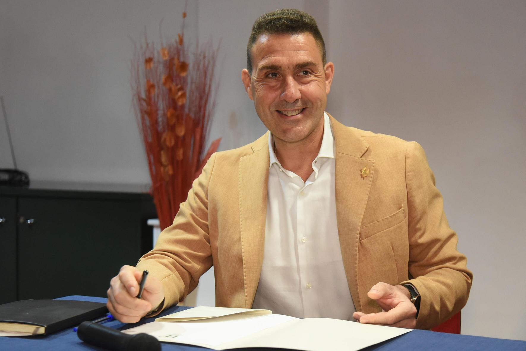 Sold out la cena con il generale. Vannacci parla del programma Sold out la cena con il generale. Vannacci parla del programma
