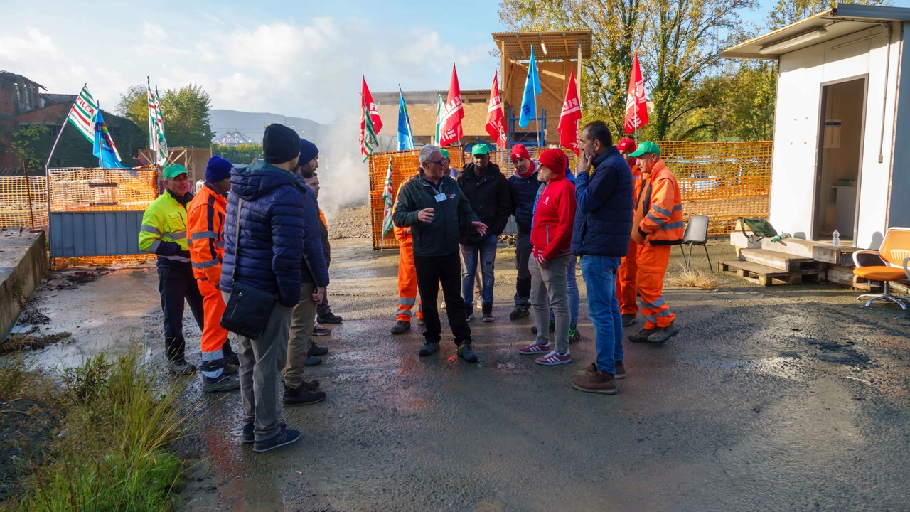 I lavoratori di Ici in sciopero lo scorso novembre per protestare contro il mancato pagamento degli stipendi I lavoratori di Ici in sciopero lo scorso novembre per protestare contro il mancato pagamento degli stipendi