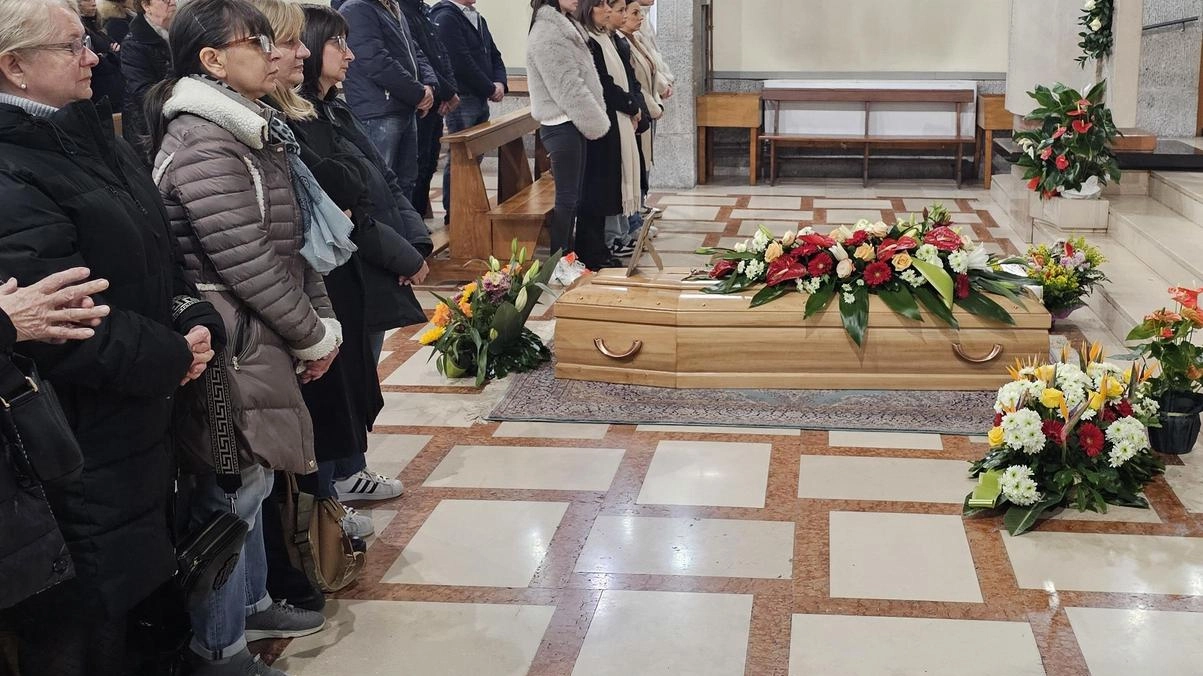 Un momento dei funerali di Eraldo Nieto, nostro storico corrispondente di Monte Argentario Un momento dei funerali di Eraldo Nieto, nostro storico corrispondente di Monte Argentario