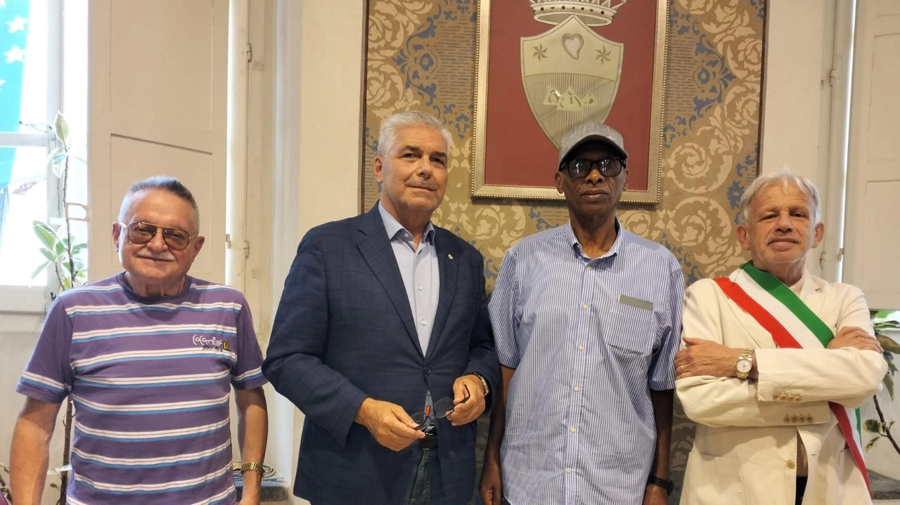 primo cittadino di Coreglia, Marco Remaschi,. e il suo vice Giorgio Franco Daniele, hanno ricevuto nella sala consiliare. il sindaco di Massaua, Haile Asfaha primo cittadino di Coreglia, Marco Remaschi,. e il suo vice Giorgio Franco Daniele, hanno ricevuto nella sala consiliare. il sindaco di Massaua, Haile Asfaha
