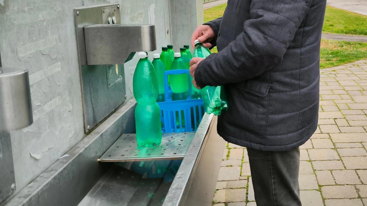 L’acqua pubblica è un tema che da sempre divide. Deve essere gestita al 100% dai Comuni?