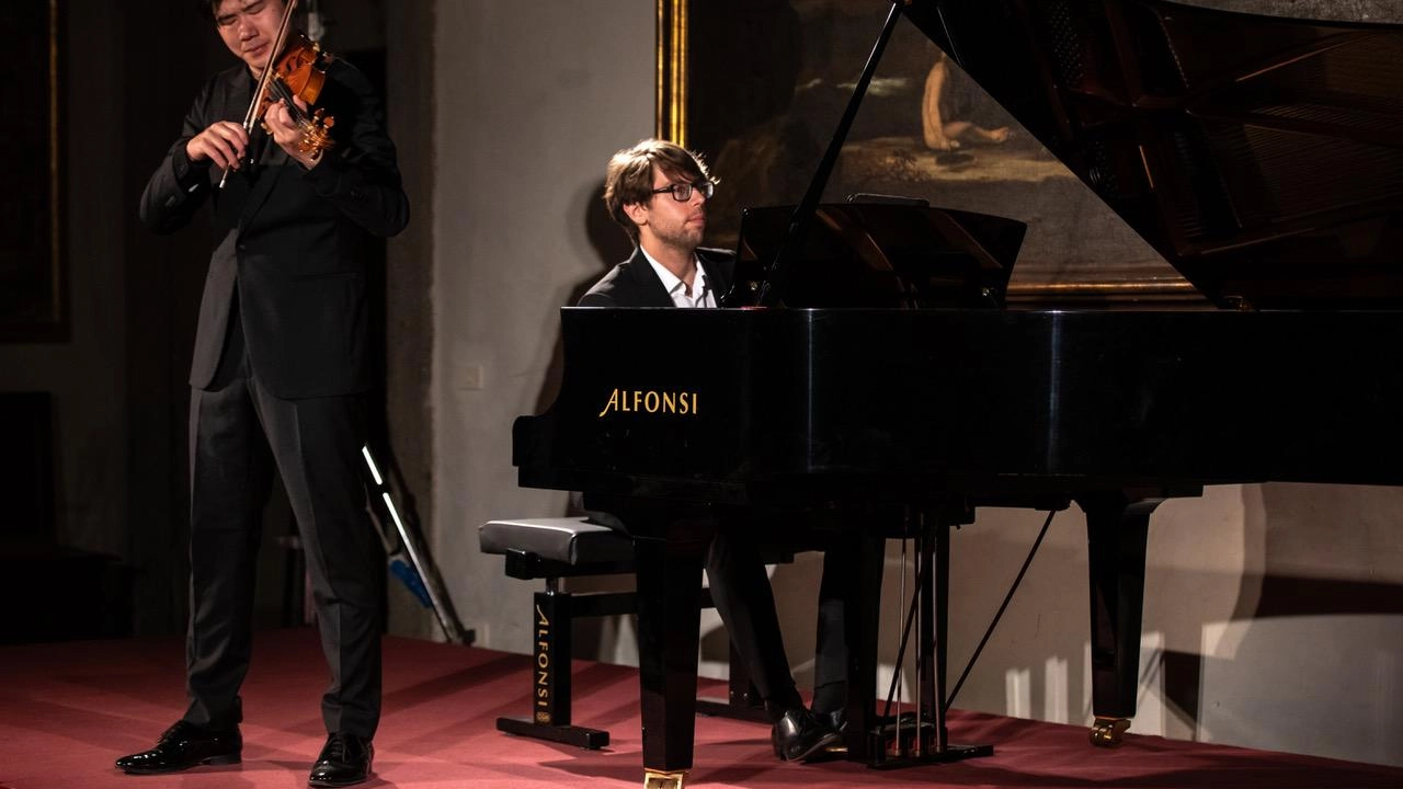 Ha solo 24 anni, ma ha già raggiunto traguardi di altissimo livello, come la vittoria nel 2023 del “Premio Paganini”... Ha solo 24 anni, ma ha già raggiunto traguardi di altissimo livello, come la vittoria nel 2023 del “Premio Paganini”...