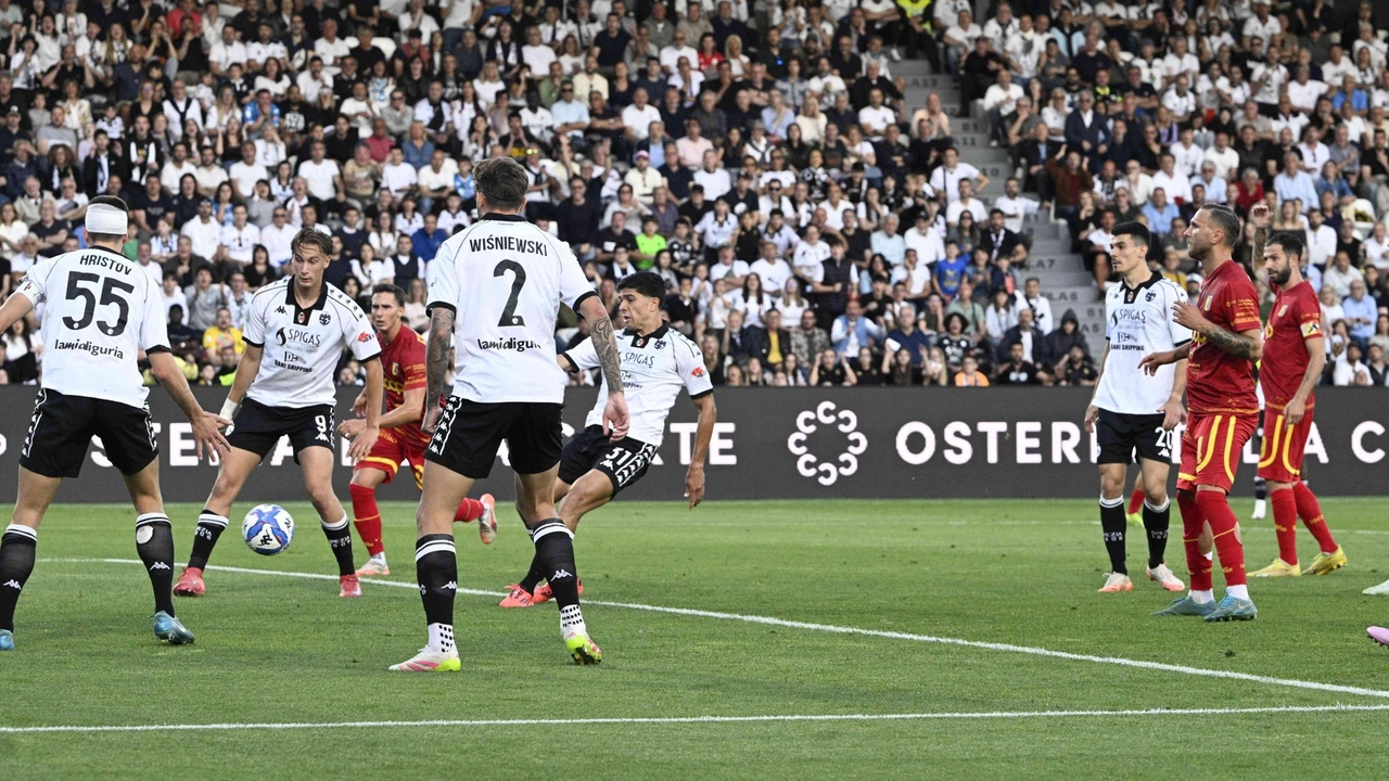 Spezia vince contro Catanzaro 2-1 e si qualifica per la finale playoff di Serie A contro la Cremonese. Spezia vince contro Catanzaro 2-1 e si qualifica per la finale playoff di Serie A contro la Cremonese.
