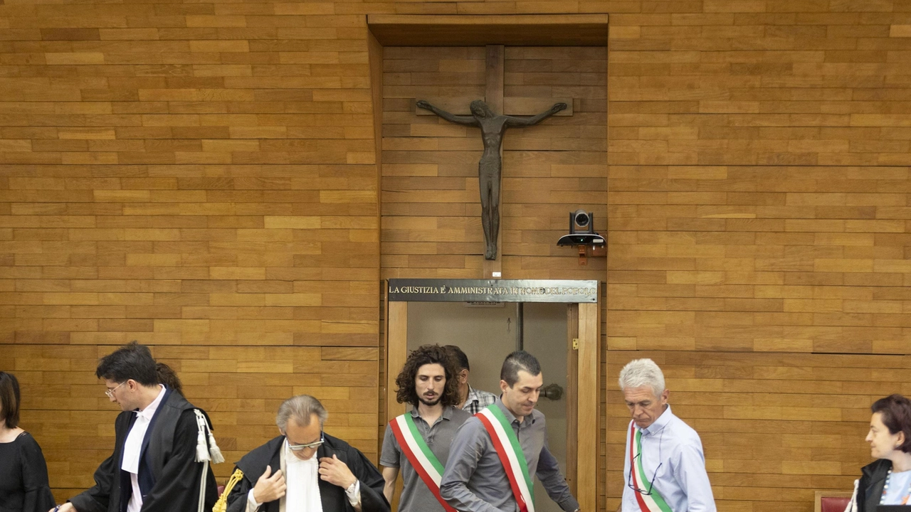 Il 18 settembre a Pisa si torna in aula per il caso Seung. I consulenti Ferracuti e Ariatti depositeranno l'integrazione della perizia. Seung è rimasto in silenzio in aula, mentre un detenuto chiamato a testimoniare ha negato di conoscerlo. Le parti civili sono state ascoltate, tra cui i familiari di Barbara Capovani. Il 18 settembre a Pisa si torna in aula per il caso Seung. I consulenti Ferracuti e Ariatti depositeranno l'integrazione della perizia. Seung è rimasto in silenzio in aula, mentre un detenuto chiamato a testimoniare ha negato di conoscerlo. Le parti civili sono state ascoltate, tra cui i familiari di Barbara Capovani.