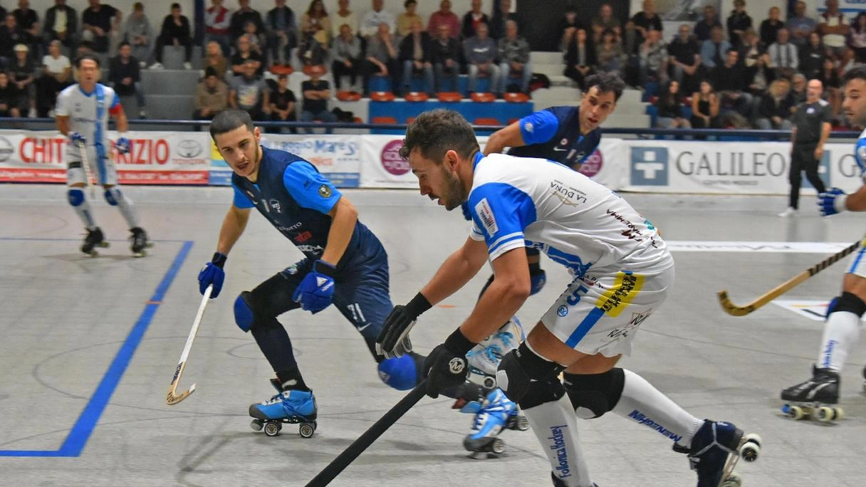 Il Follonica sfida il Trissino nella semifinale di Coppa Italia a Forte dei Marmi. Entrambe le squadre si preparano per una sfida intensa, con differenze tattiche e passato di giocatori portoghesi in panchina.