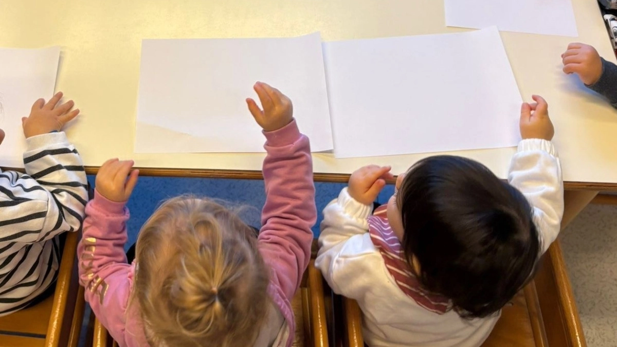 Bambini in una scuola dell'infanzia Bambini in una scuola dell'infanzia
