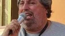Il circolo “Italia-Cuba“ di Pietrasanta verrà intitolato a Mario Giannelli (nella foto), per tutti “Marione“, indimenticato “angelo degli ultimi“ scomparso... Il circolo “Italia-Cuba“ di Pietrasanta verrà intitolato a Mario Giannelli (nella foto), per tutti “Marione“, indimenticato “angelo degli ultimi“ scomparso...