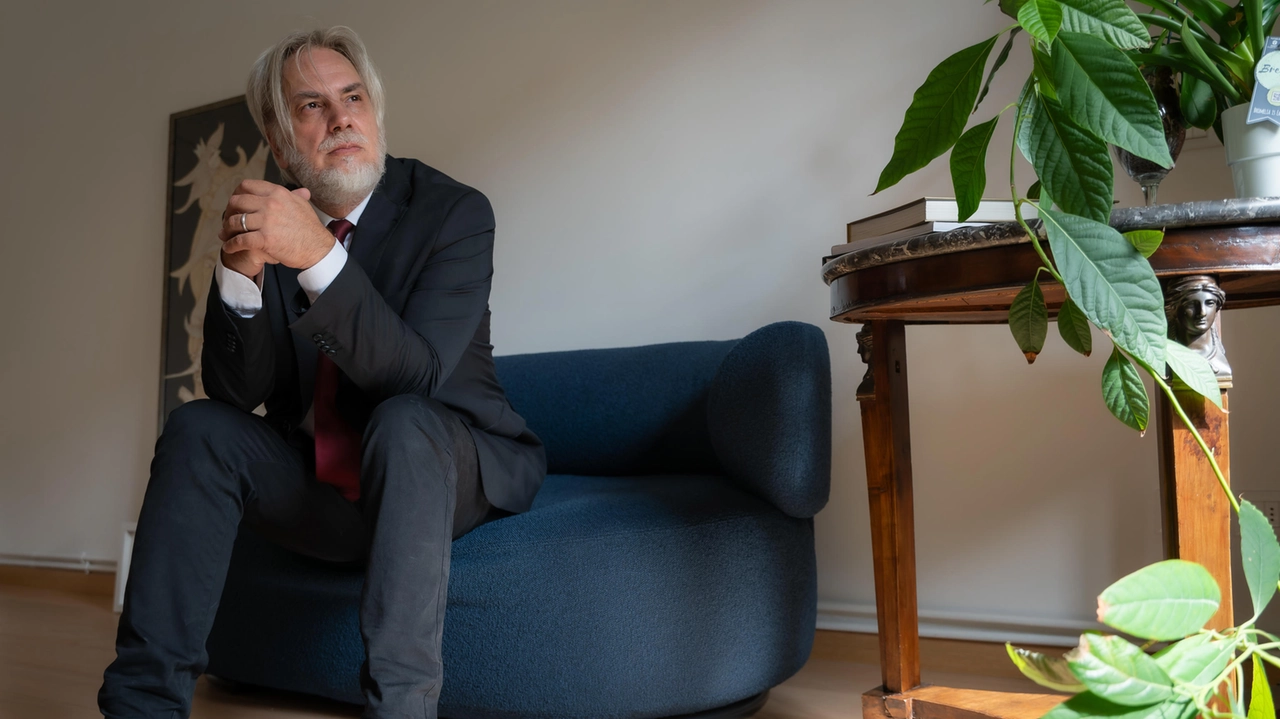 Paolo Benvegnù, cantautore scomparso a 59 anni. Vincitore della Targa Tenco 2024 con È inutile parlare d'amore (Foto Ansa) Paolo Benvegnù, cantautore scomparso a 59 anni. Vincitore della Targa Tenco 2024 con È inutile parlare d'amore (Foto Ansa)