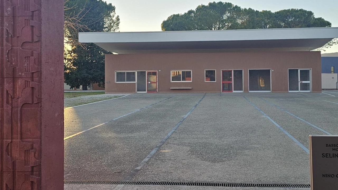 La palazzina ’Baciocchi’ nella ex area di servizio di Ponte Rio Secondo il Pd potrebbe diventare un centro di aggregazione per l’intera cittadinanza La palazzina ’Baciocchi’ nella ex area di servizio di Ponte Rio Secondo il Pd potrebbe diventare un centro di aggregazione per l’intera cittadinanza