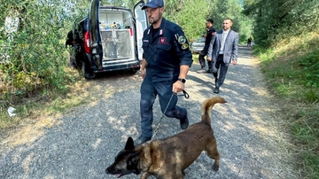 Si scava nel giardino del killer. Trovati frammenti e tracce . Potrebbero esserci altre vittime