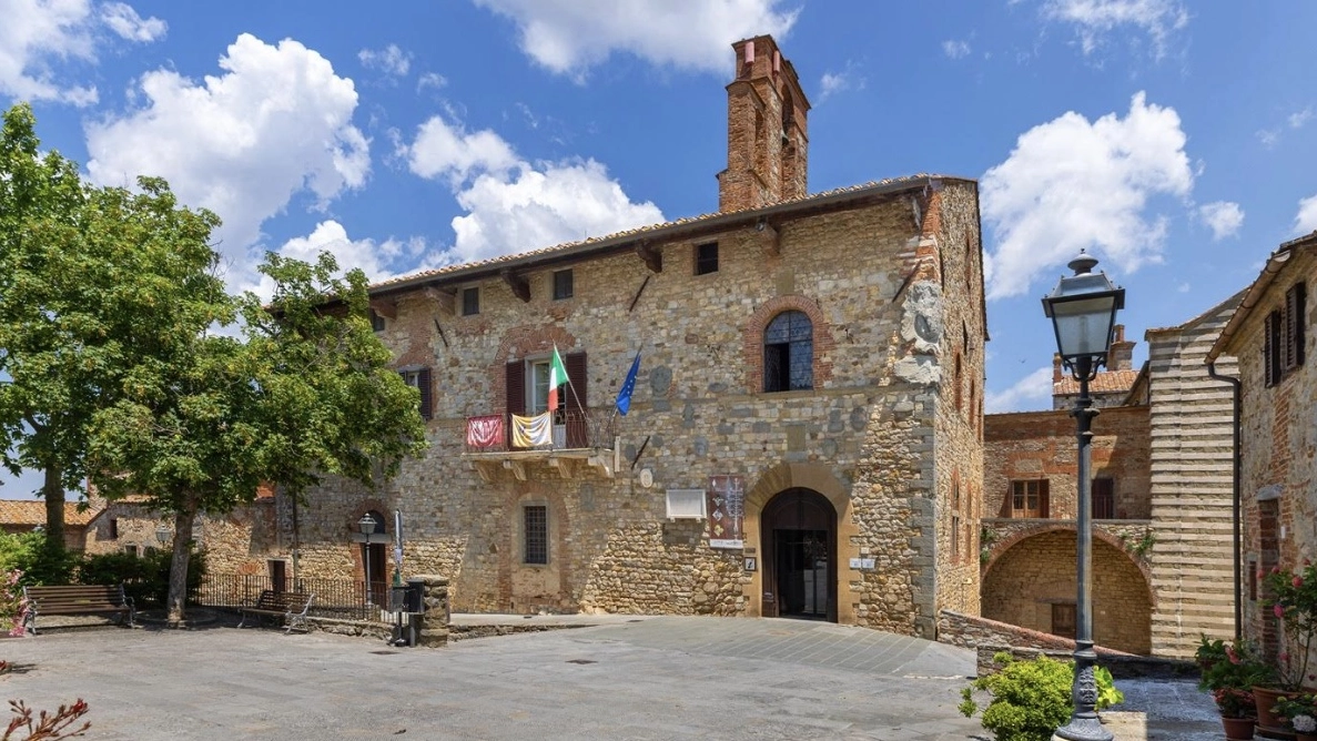 Lucignano, piazza del Tribunale