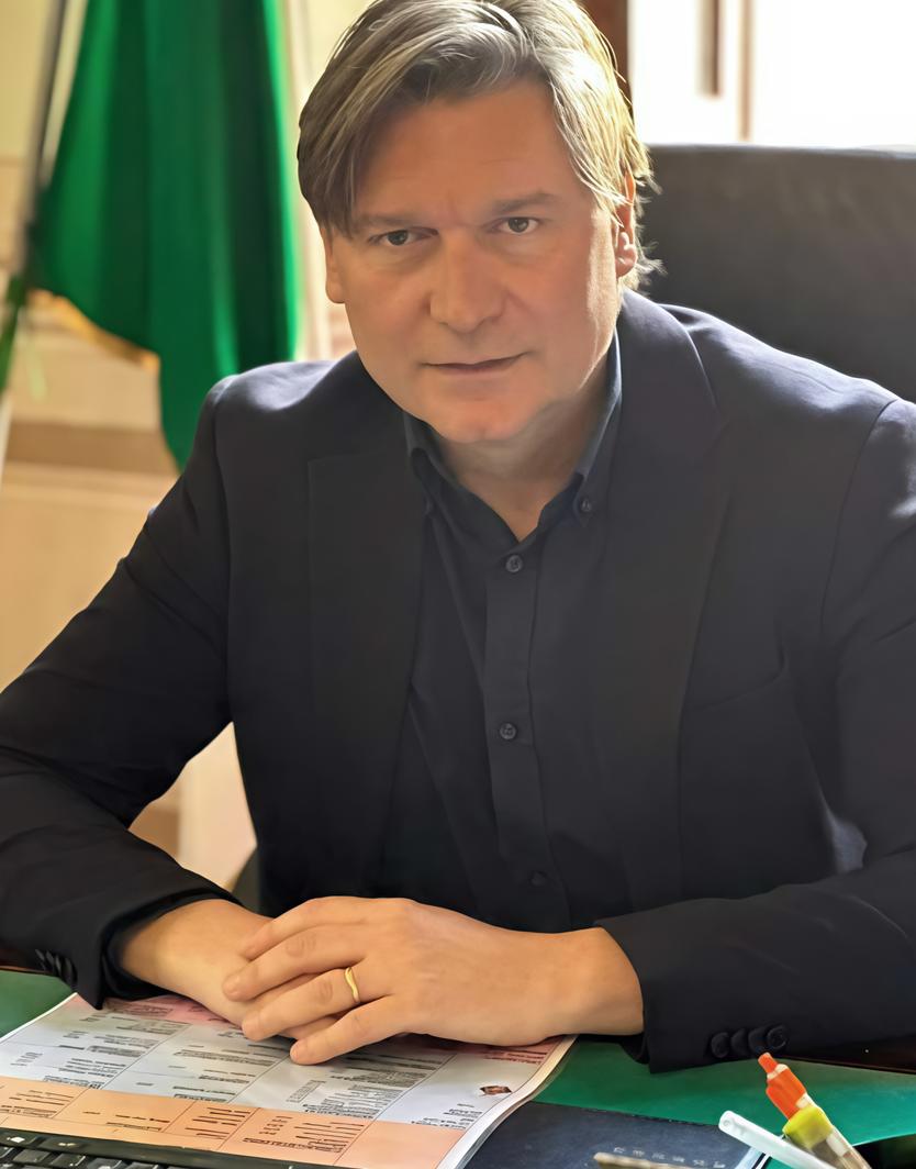 https://www.lanazione.it/image-service/view/acePublic/alias/contentid/OWQ2OTk2MDItNWNlMS00/0/corte-di-cassazione-lex-comandante-restituira-53mila-euro.jpeg