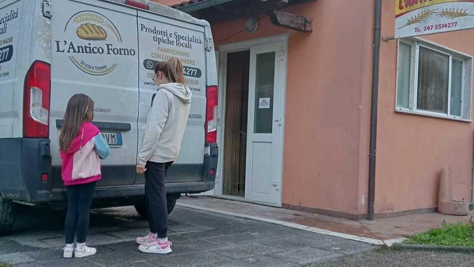 Il panificio «L’antico forno» Orlandi sospende le consegne a domicilio nel piccolo borgo di Cecina Il panificio «L’antico forno» Orlandi sospende le consegne a domicilio nel piccolo borgo di Cecina