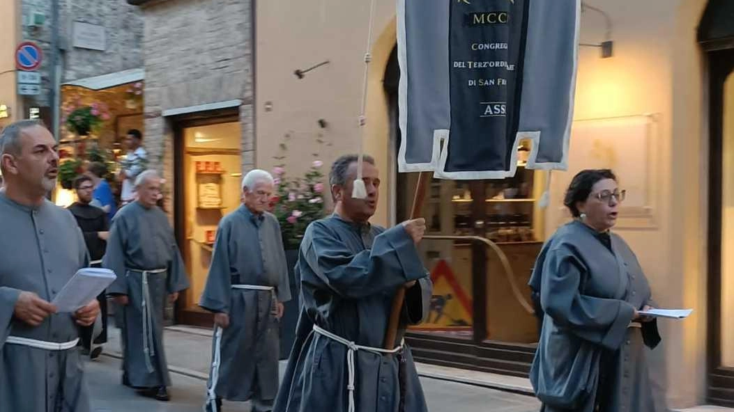 È il giorno della Festa del Voto, tanto cara agli assisani. Ricorda la liberazione, per intercessione di Santa Chiara, del... È il giorno della Festa del Voto, tanto cara agli assisani. Ricorda la liberazione, per intercessione di Santa Chiara, del...