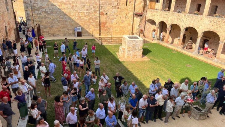 Visitatori nel Complesso Monumentale di Abbadia Isola