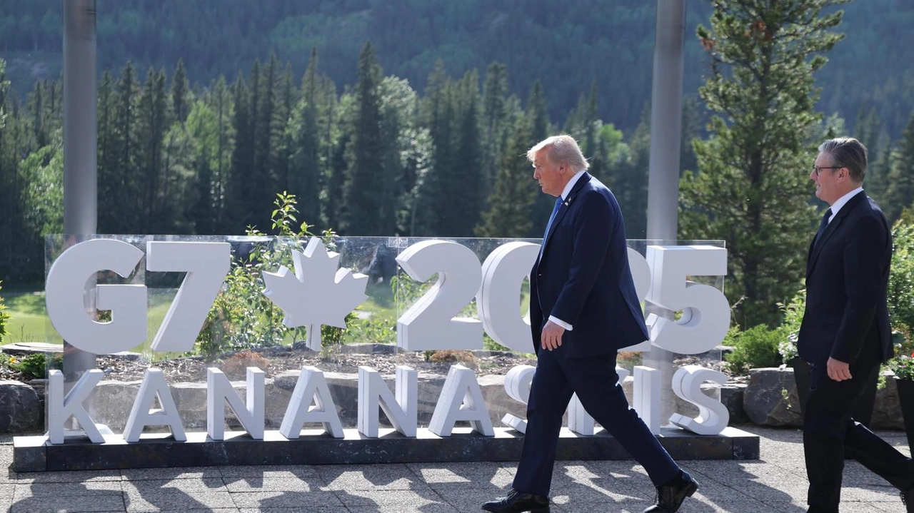 Trump nega che il suo ritorno anticipato dal G7 sia legato a un cessate il fuoco tra Israele e Iran, contraddicendo Macron. Trump nega che il suo ritorno anticipato dal G7 sia legato a un cessate il fuoco tra Israele e Iran, contraddicendo Macron.