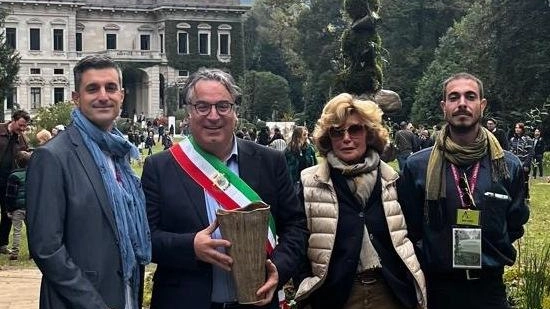 L’opera creata dal giovane lunigianese sale sul podio del salone ’Orticolario’. L’allestimento, su una superficie di 200mq, riproduce il progetto di Boschetti. L’opera creata dal giovane lunigianese sale sul podio del salone ’Orticolario’. L’allestimento, su una superficie di 200mq, riproduce il progetto di Boschetti.