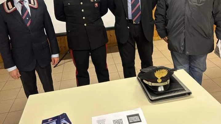 Comano: incontro con i carabinieri nella sala parrocchiale e al teatrino di Monti Comano: incontro con i carabinieri nella sala parrocchiale e al teatrino di Monti