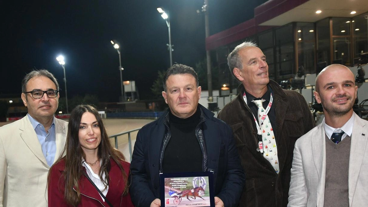 La premiazione di Gennaro Casillo come miglior allenatore della stagione (Rosellini) La premiazione di Gennaro Casillo come miglior allenatore della stagione (Rosellini)