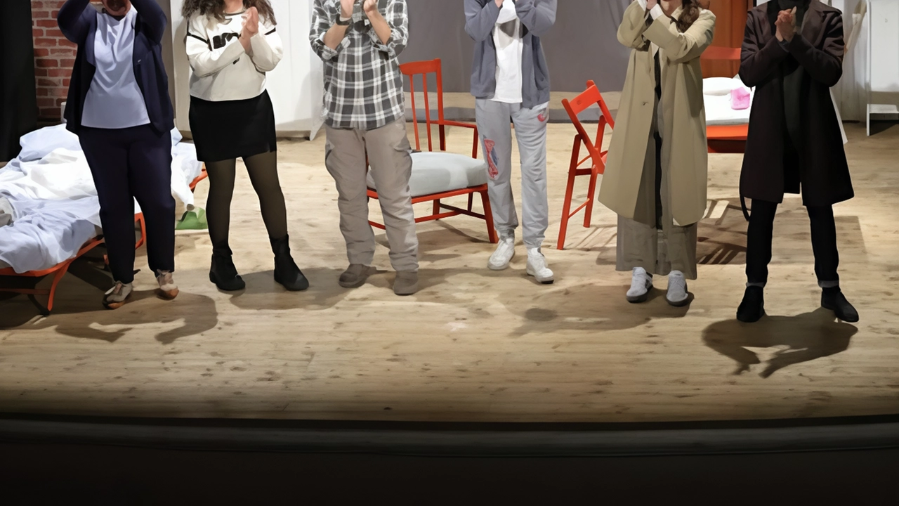 Il cast de «Il Monolocale», nuovo spettacolo della compagnia Unicorno scritto e diretto da Matteo Dall’Olmo Il cast de «Il Monolocale», nuovo spettacolo della compagnia Unicorno scritto e diretto da Matteo Dall’Olmo