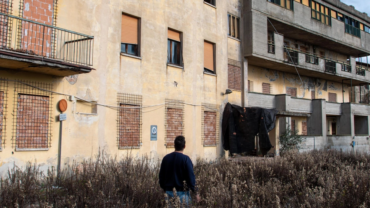 Le condizioni di abbandono in cui vessa l’ex ospedale di Sant’Antonino Le condizioni di abbandono in cui vessa l’ex ospedale di Sant’Antonino